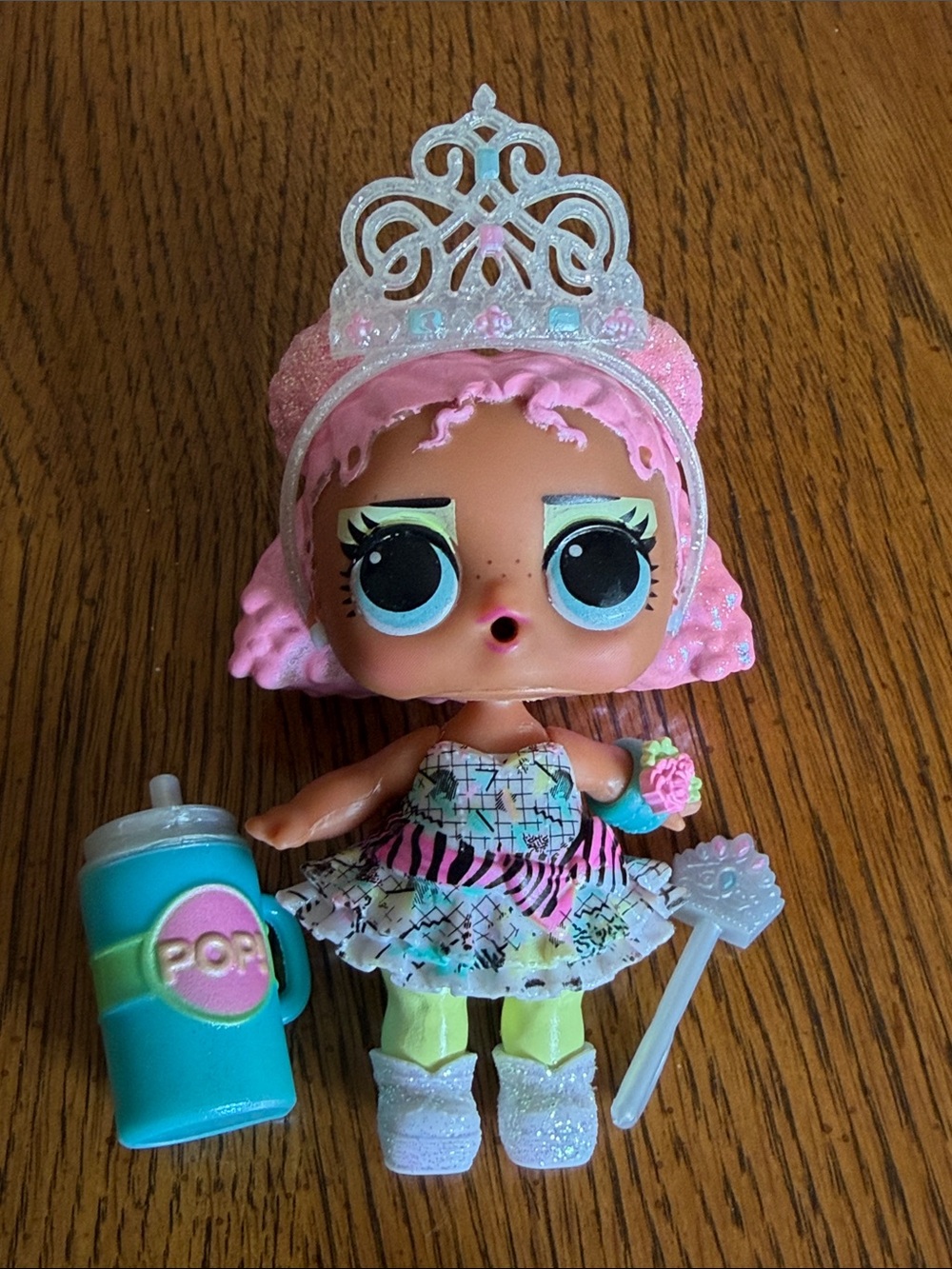 Totally Queen L.O.L. Surprise! Doll Queens Outrageously Littles Series